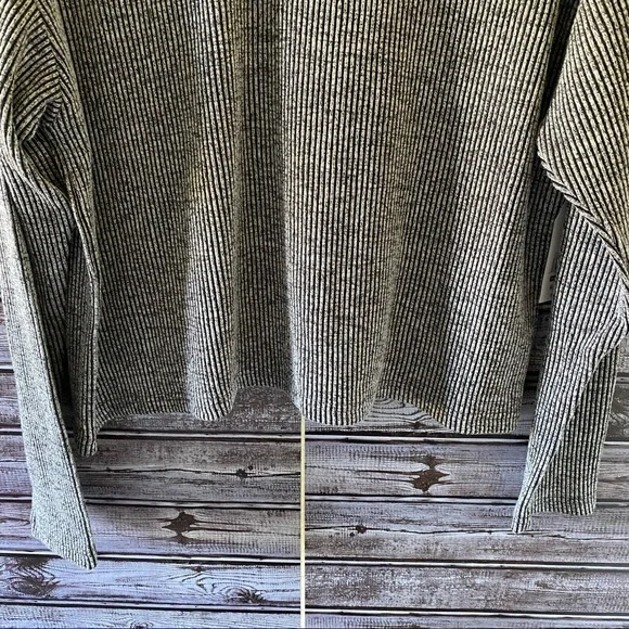 NWT Time and Tru Relaxed Long-Sleeved Top Size M - Picture 4 of 11